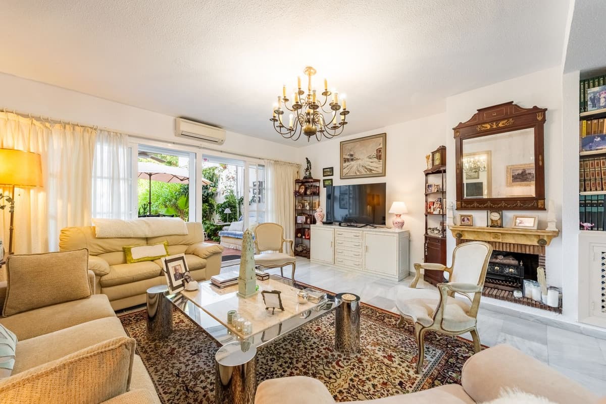 Townhouse in Bel Air — photo 6 of 10