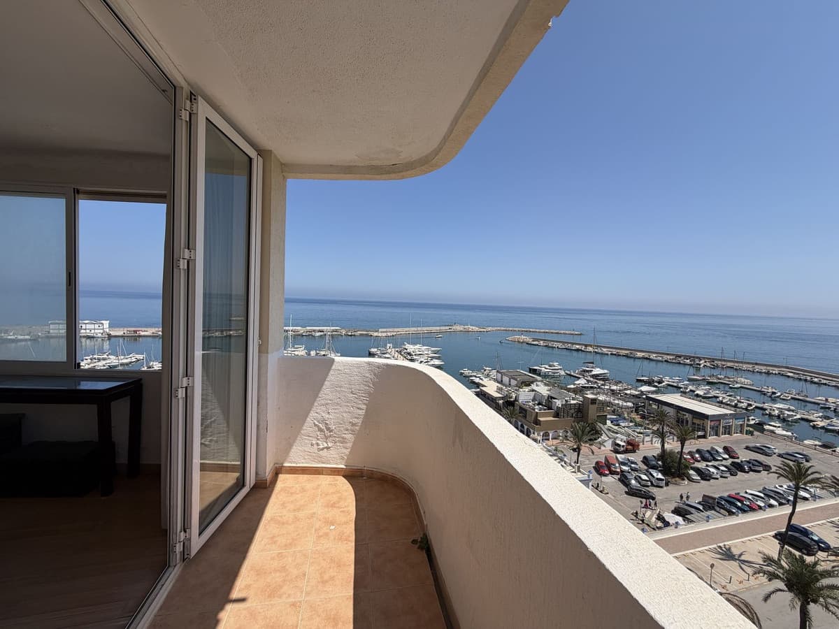 Middle Floor Apartment in Estepona — photo 1 of 10
