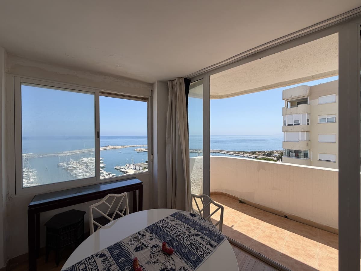 Middle Floor Apartment in Estepona — photo 2 of 10