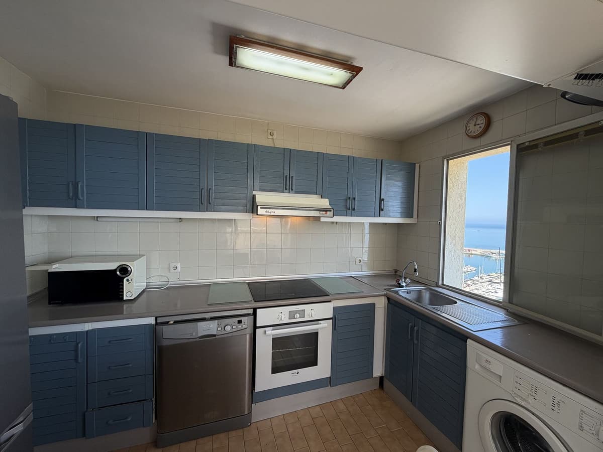 Middle Floor Apartment in Estepona — photo 3 of 10