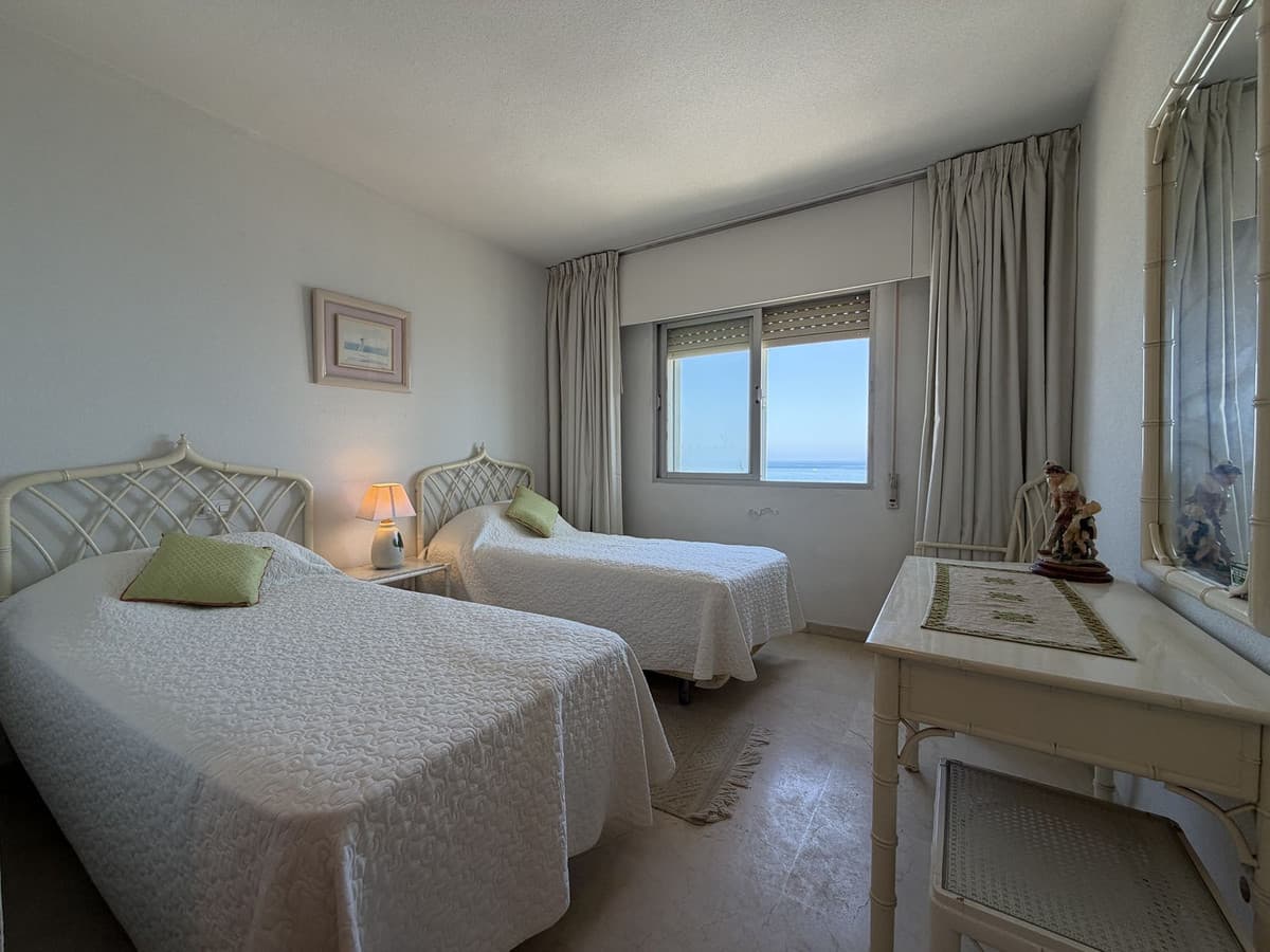 Middle Floor Apartment in Estepona — photo 5 of 10