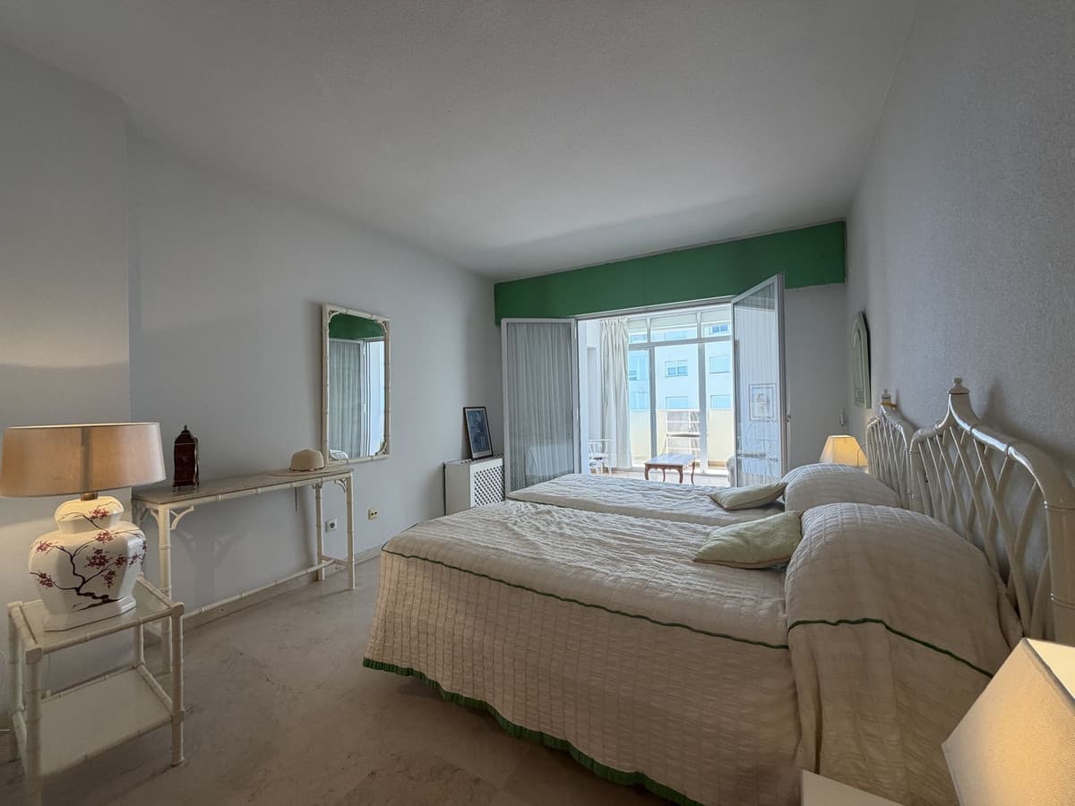 Middle Floor Apartment in Estepona — photo 6 of 10