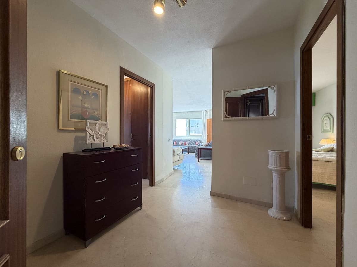 Middle Floor Apartment in Estepona — photo 7 of 10