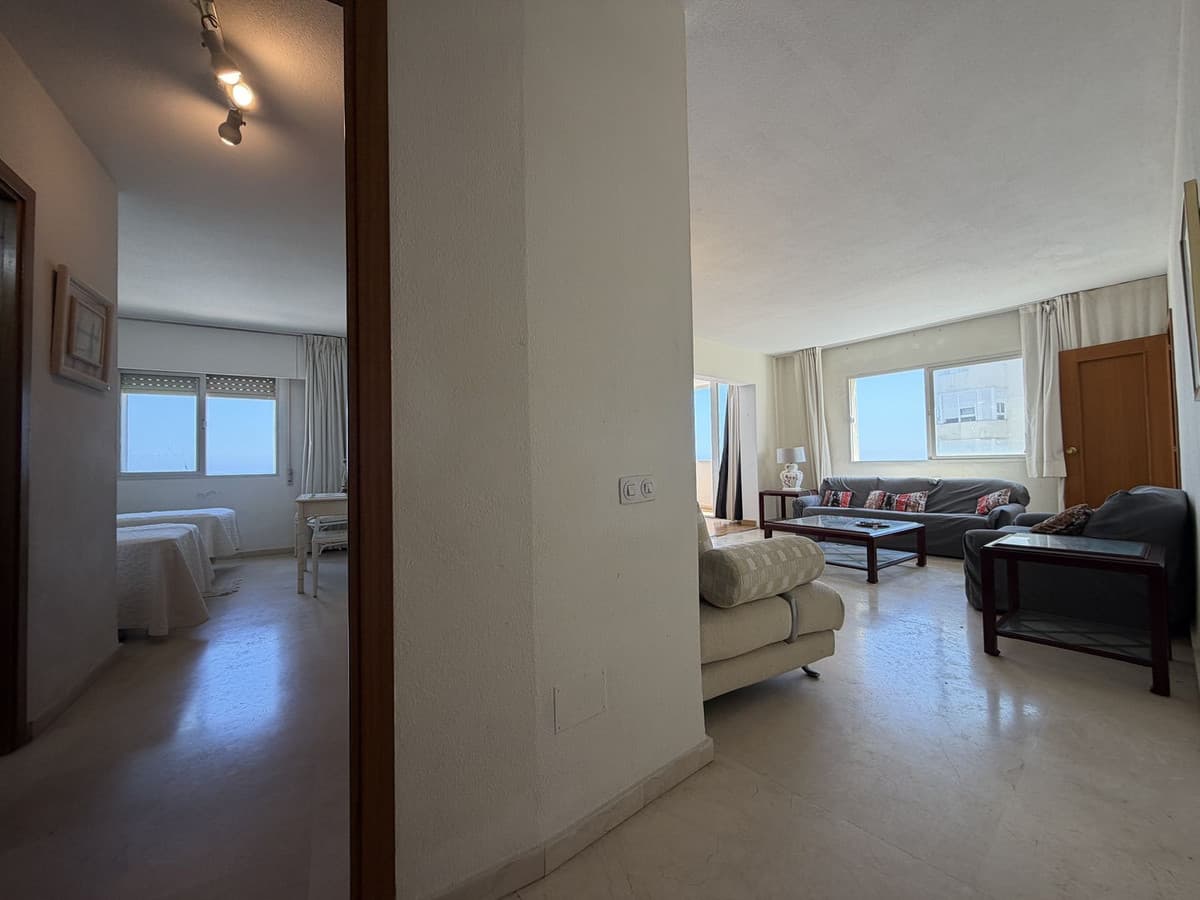 Middle Floor Apartment in Estepona — photo 8 of 10