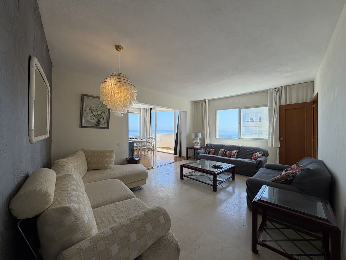 Middle Floor Apartment in Estepona — photo 9 of 10
