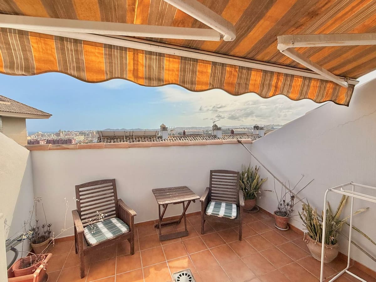 Semi-Detached House in Torreblanca — photo 1 of 10