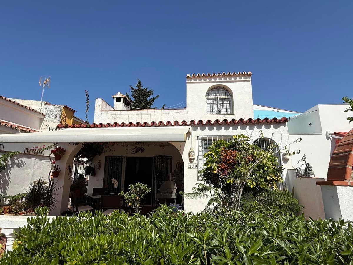 Semi-Detached House in Manilva — photo 1 of 10