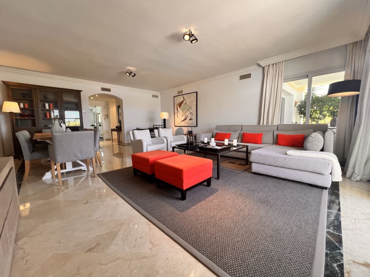 Middle Floor Apartment in The Golden Mile — photo 4 of 10