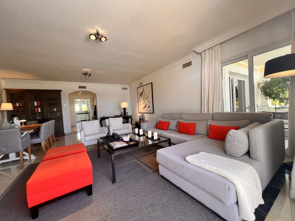 Middle Floor Apartment in The Golden Mile — photo 5 of 10