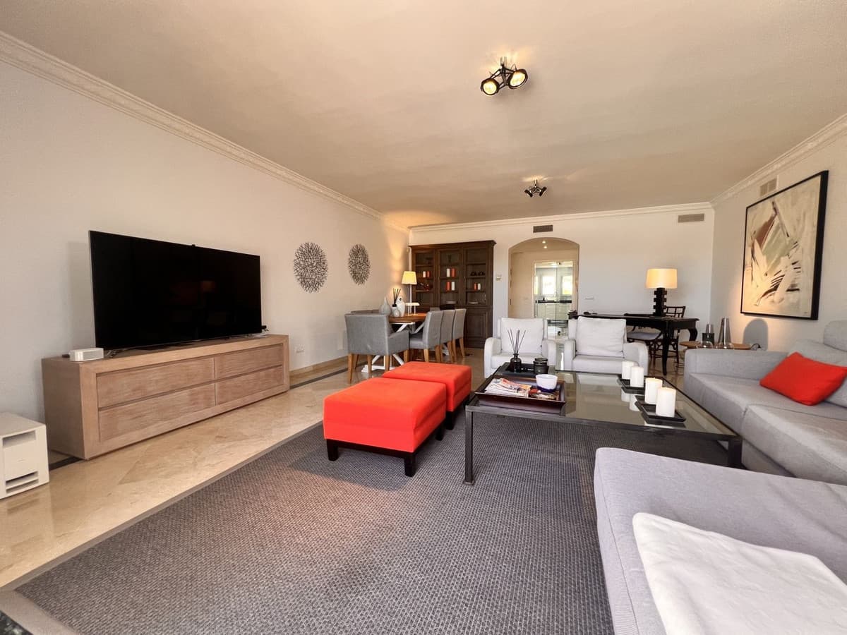 Middle Floor Apartment in The Golden Mile — photo 6 of 10