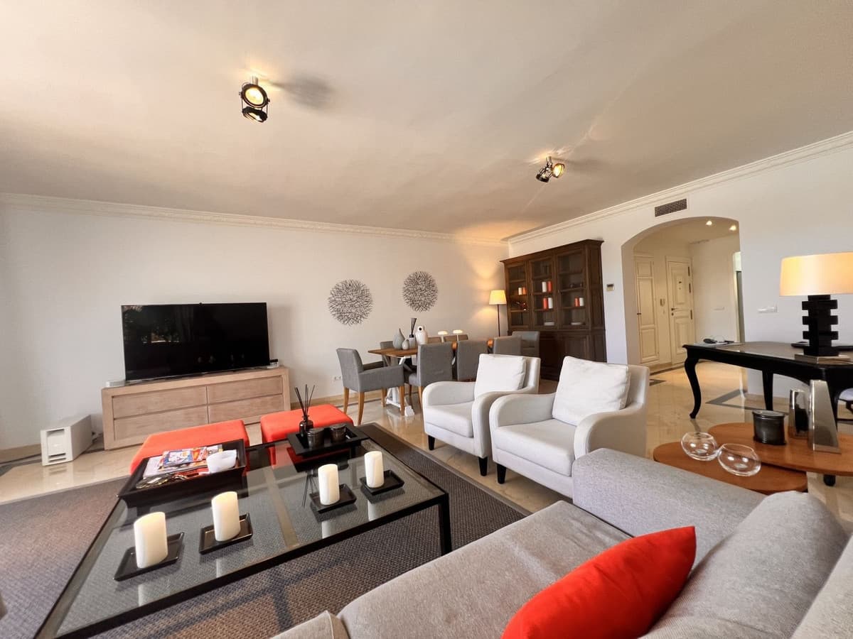 Middle Floor Apartment in The Golden Mile — photo 7 of 10