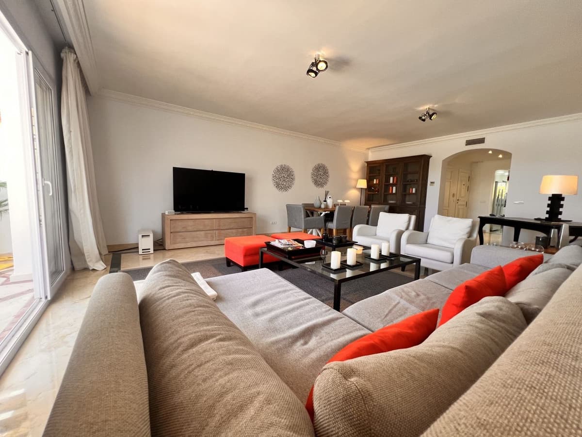 Middle Floor Apartment in The Golden Mile — photo 8 of 10