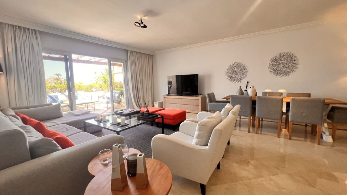 Middle Floor Apartment in The Golden Mile — photo 9 of 10