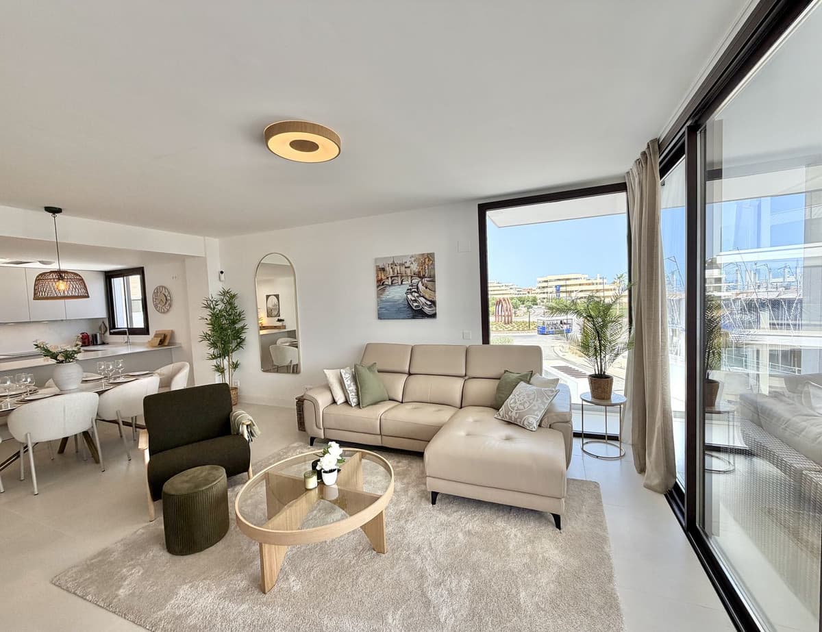 Middle Floor Apartment in Fuengirola — photo 1 of 10