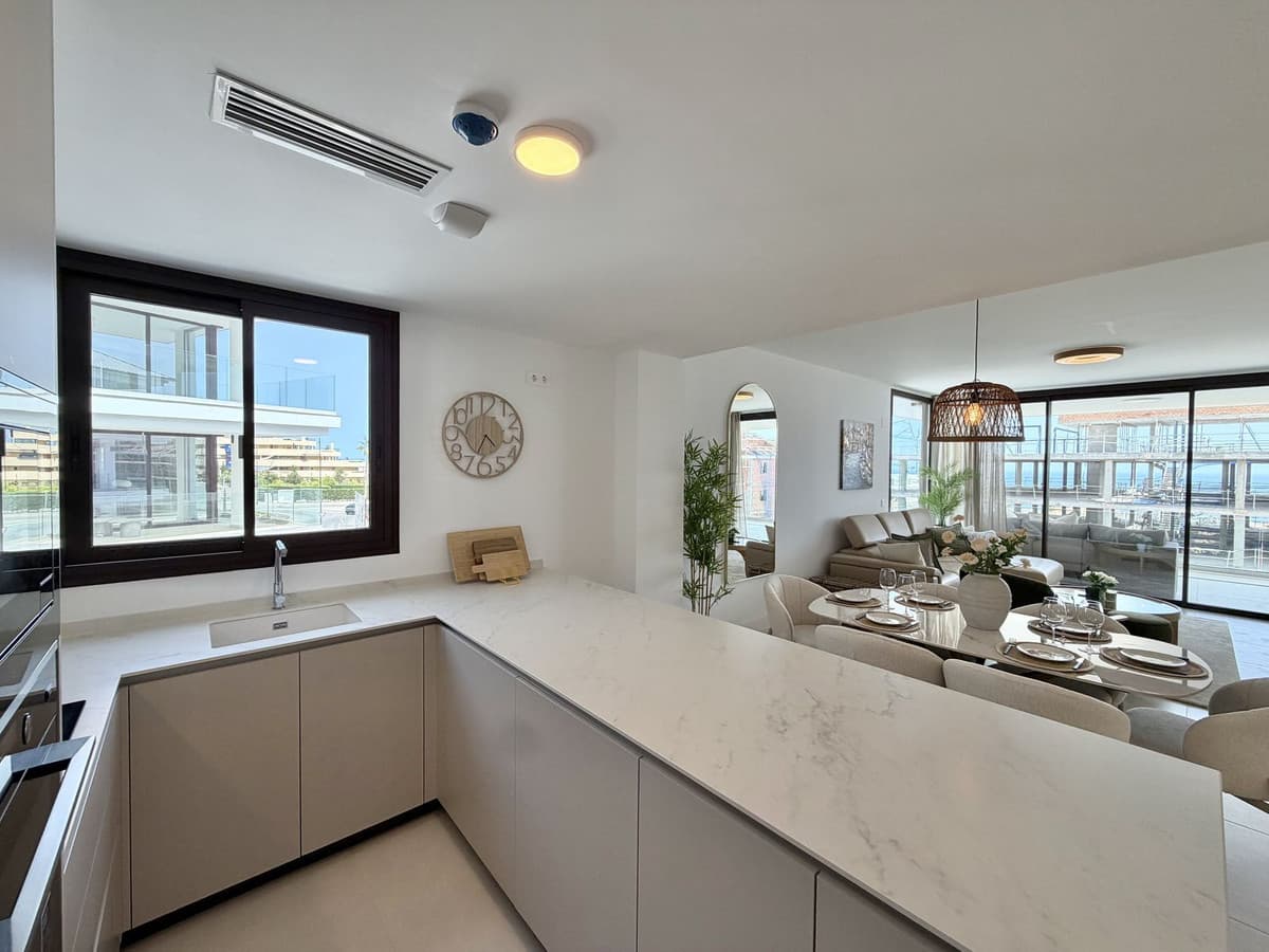 Middle Floor Apartment in Fuengirola — photo 7 of 10