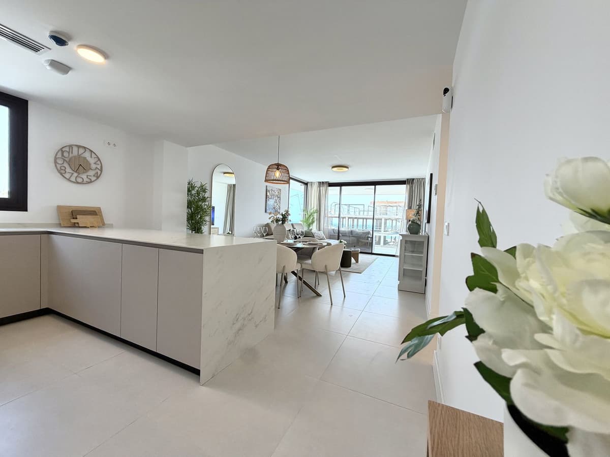 Middle Floor Apartment in Fuengirola — photo 8 of 10