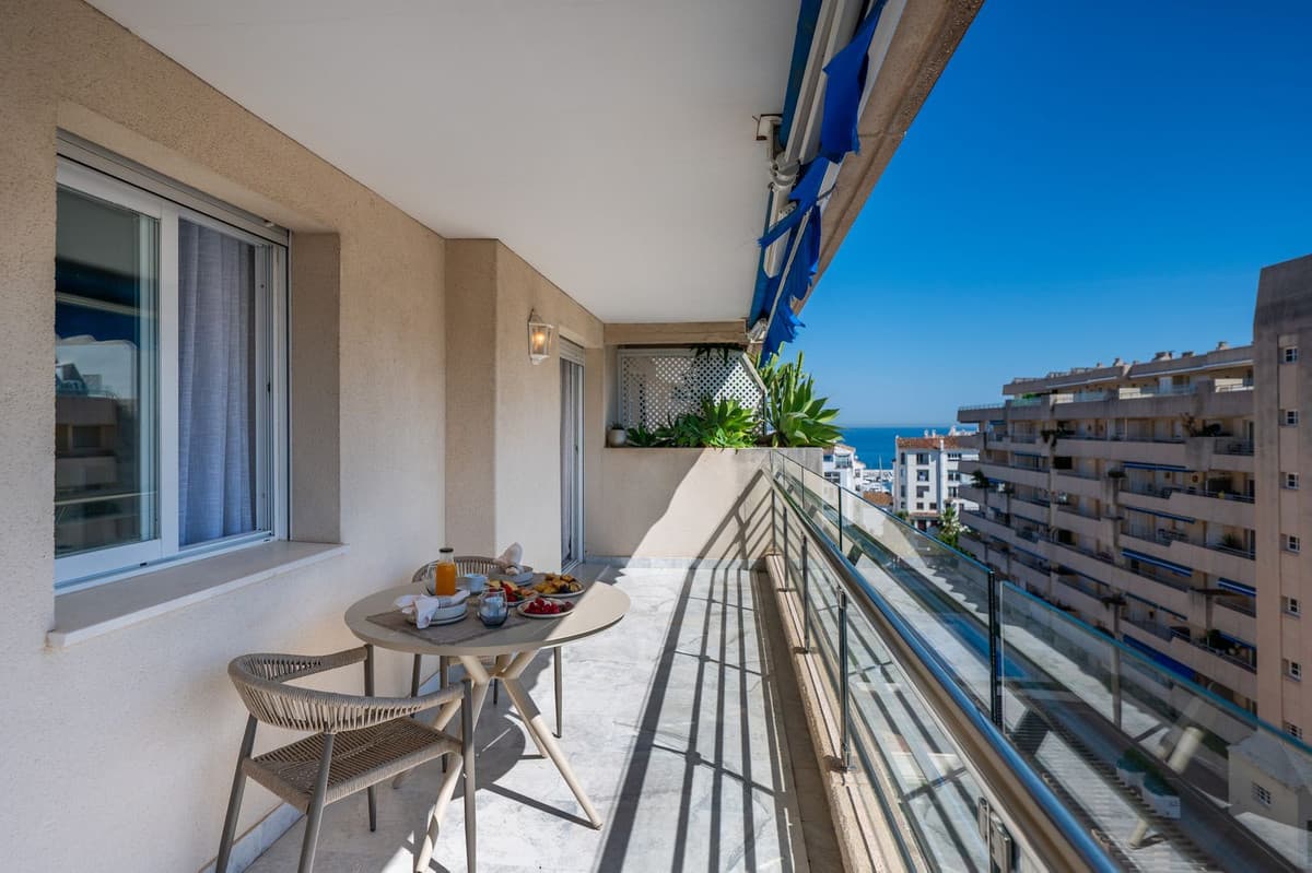 Middle Floor Apartment in Puerto Banús — photo 1 of 10