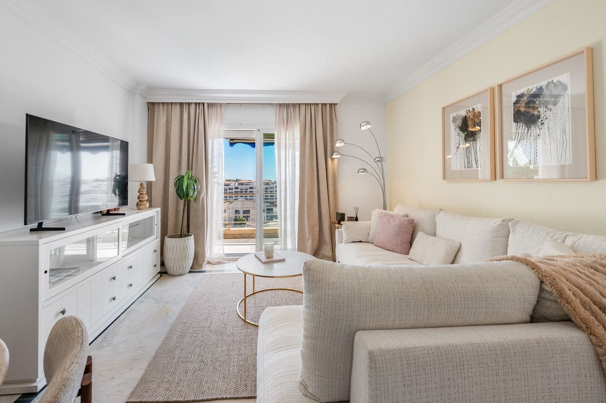 Middle Floor Apartment in Puerto Banús — photo 4 of 10