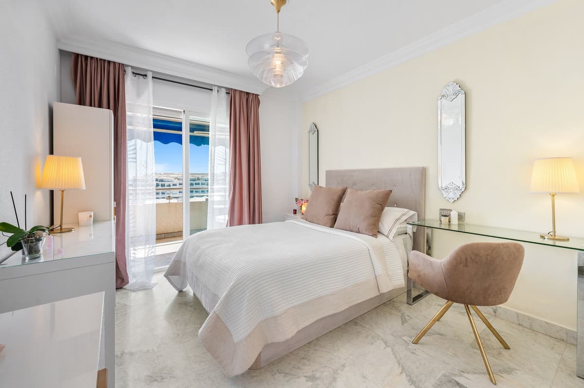Middle Floor Apartment in Puerto Banús — photo 7 of 10