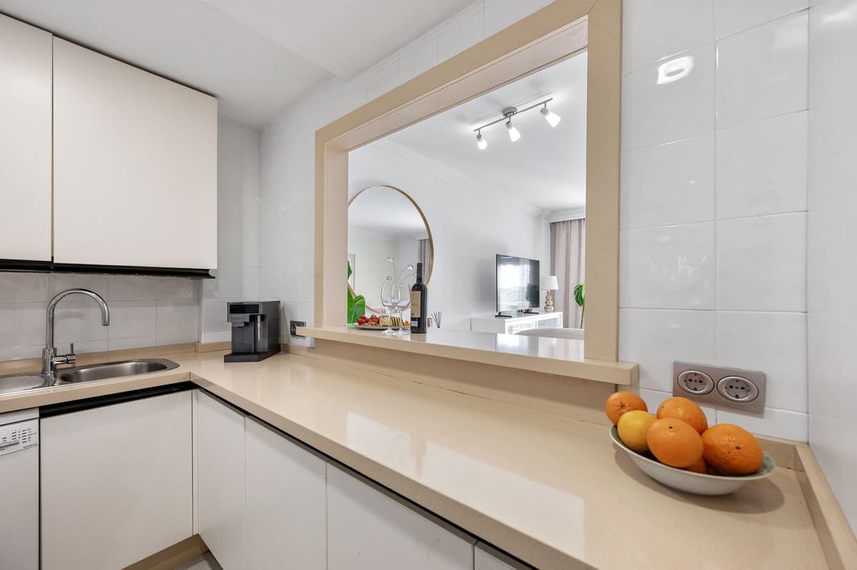 Middle Floor Apartment in Puerto Banús — photo 8 of 10