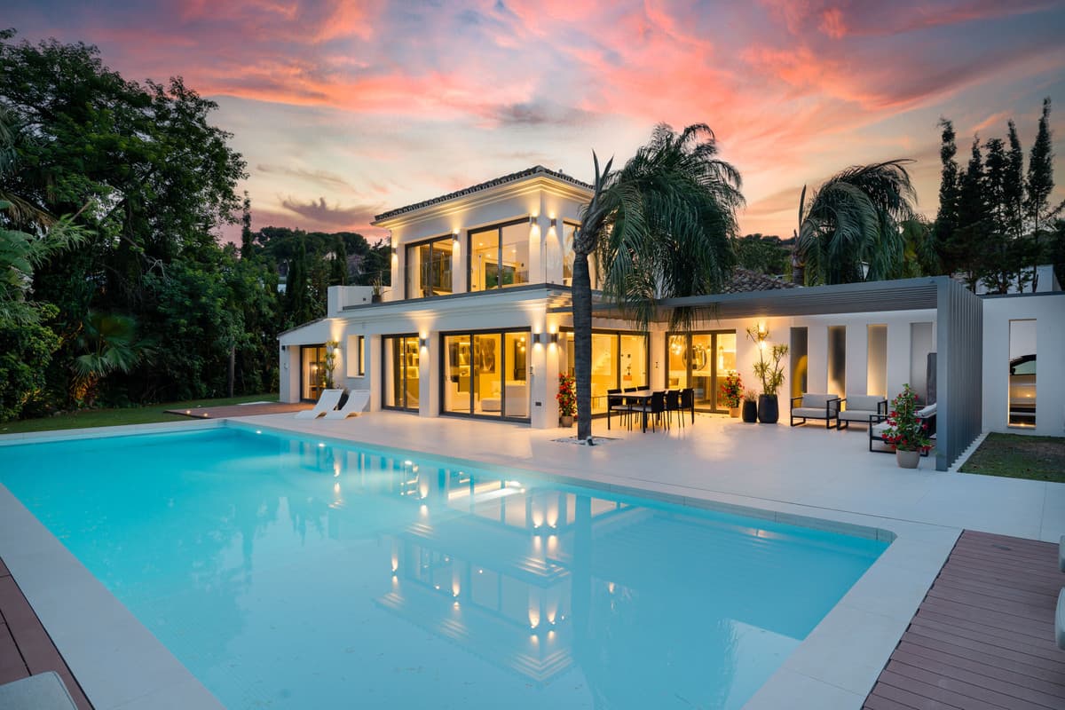 Detached Villa in Las Brisas — photo 1 of 10