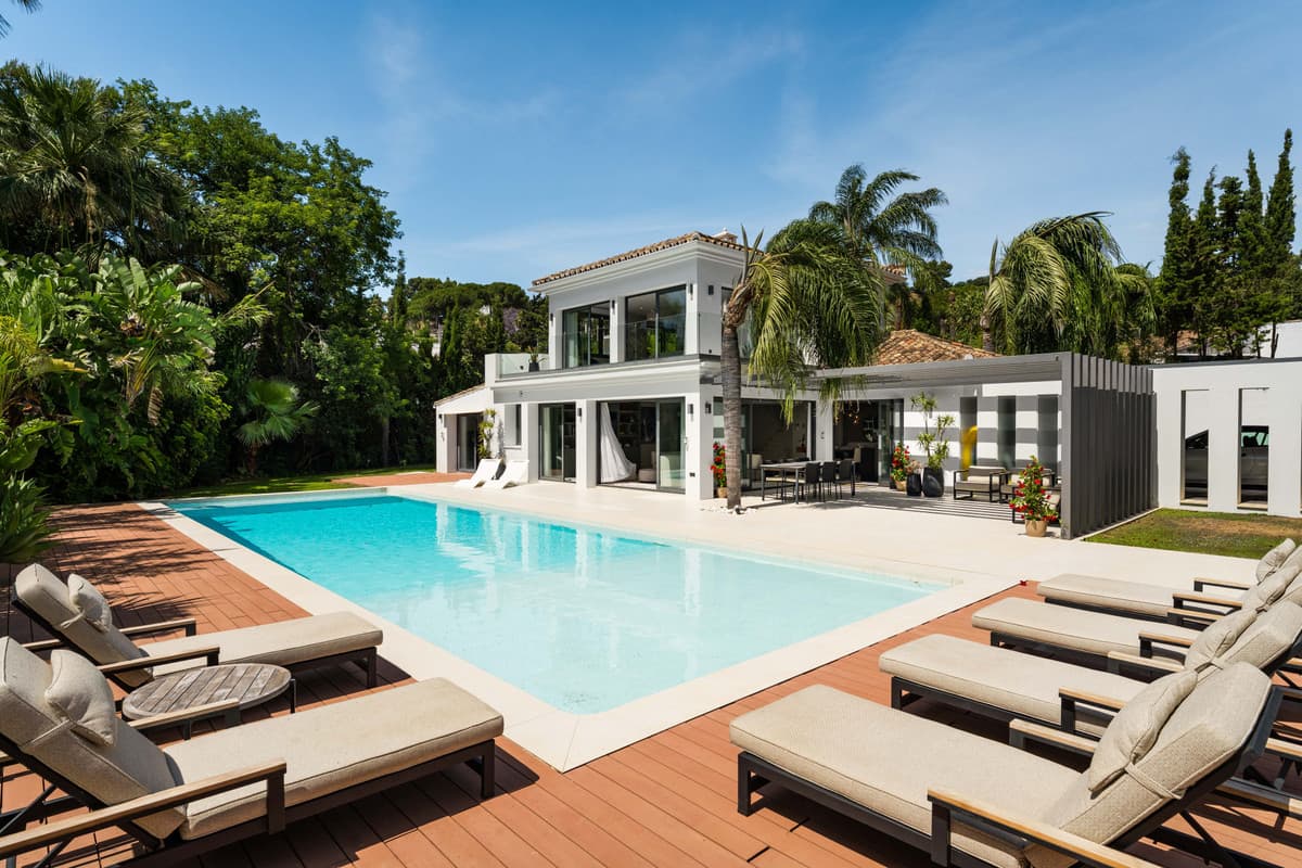 Detached Villa in Las Brisas — photo 2 of 10