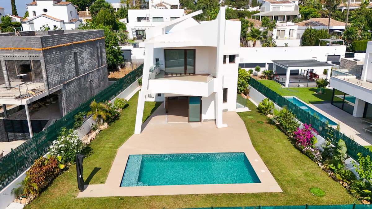 Detached Villa in Estepona — photo 1 of 10