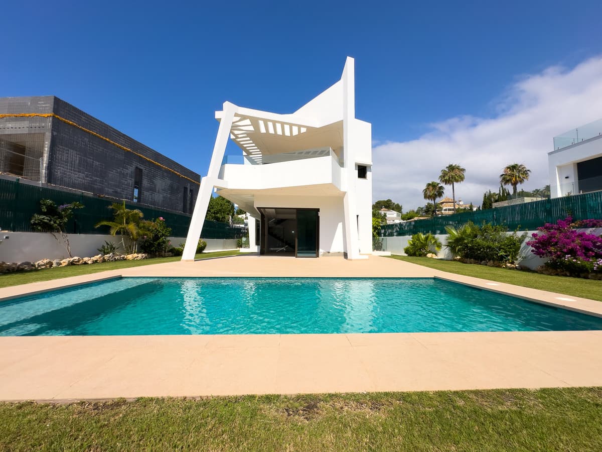 Detached Villa in Estepona — photo 2 of 10