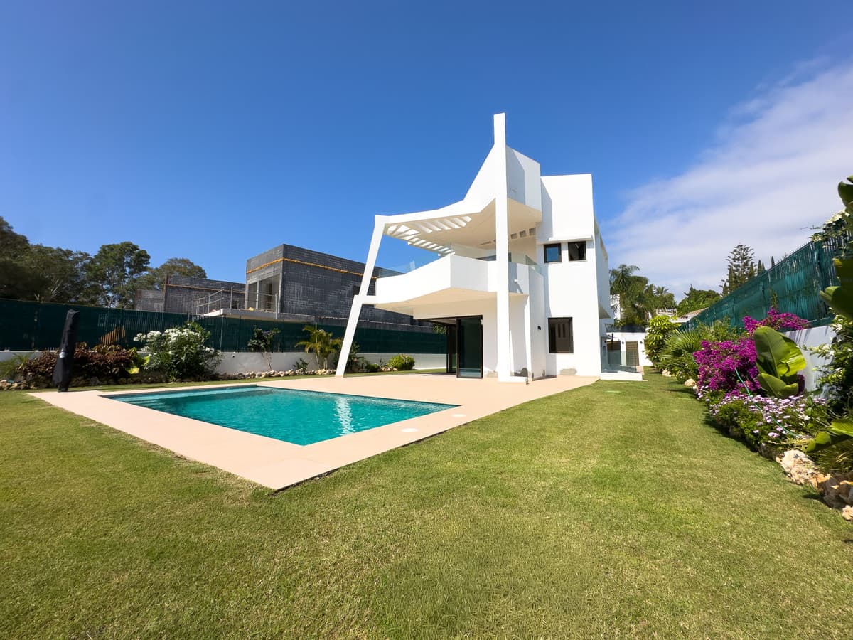 Detached Villa in Estepona — photo 4 of 10