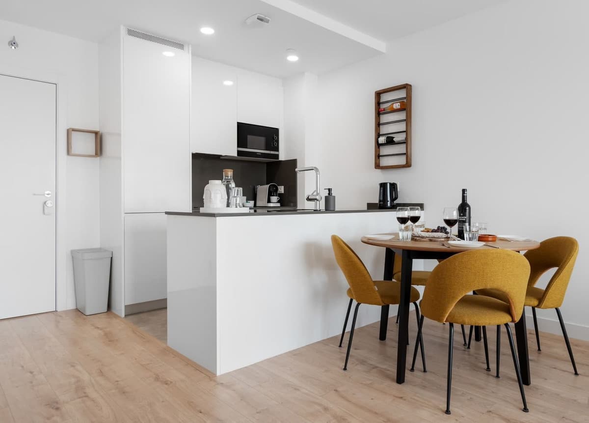Middle Floor Apartment in Málaga — photo 3 of 10