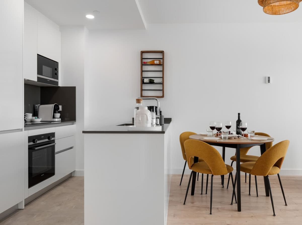 Middle Floor Apartment in Málaga — photo 4 of 10