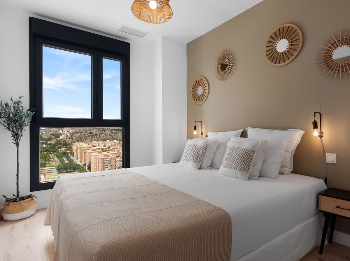 Middle Floor Apartment in Málaga — photo 8 of 10