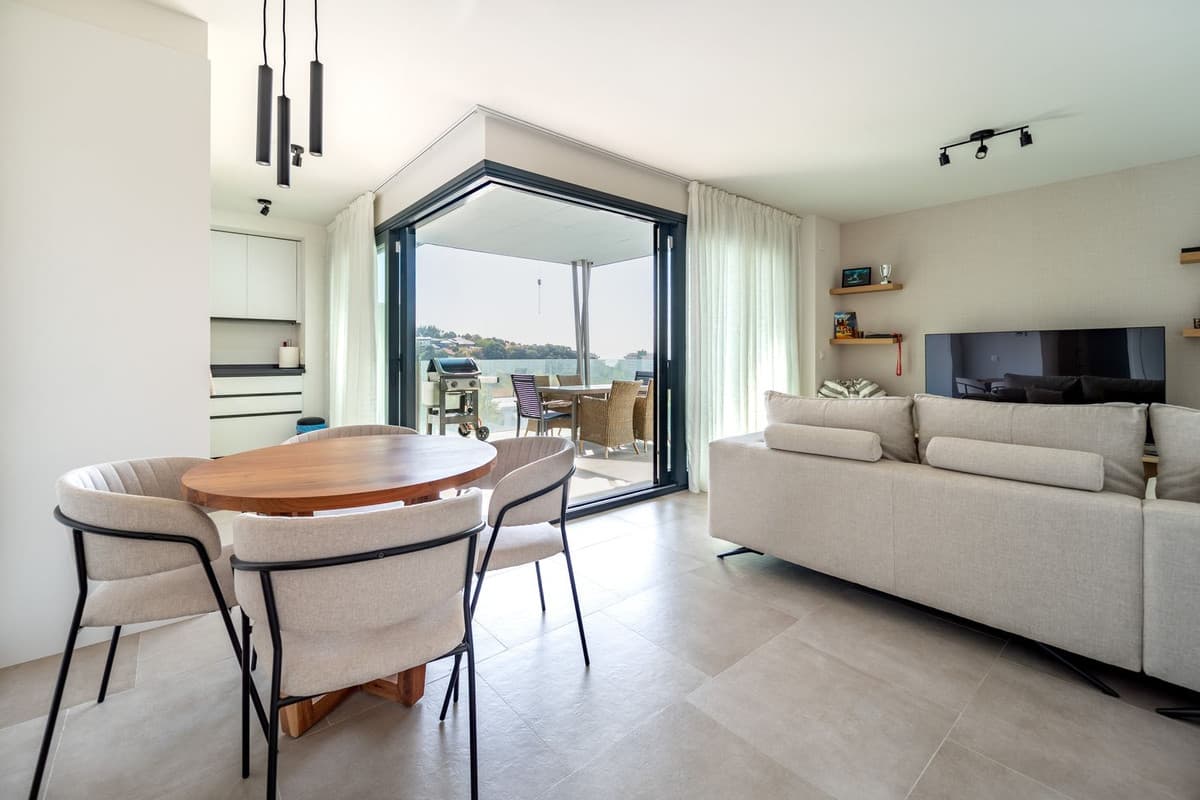 Middle Floor Apartment in Los Pacos — photo 1 of 10