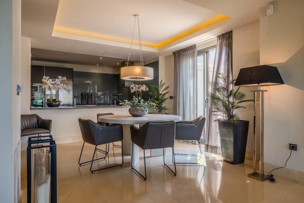 Ground Floor Apartment in Benahavís — photo 4 of 10