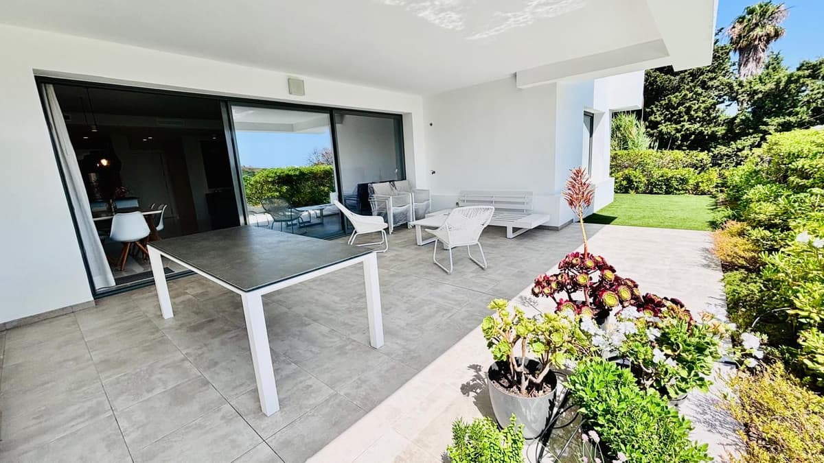 Ground Floor Apartment in Casares — photo 2 of 10