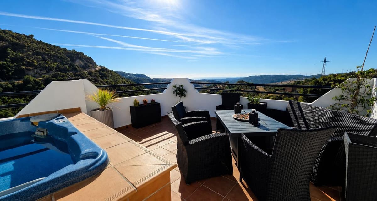 Semi-Detached House in Casares — photo 1 of 10