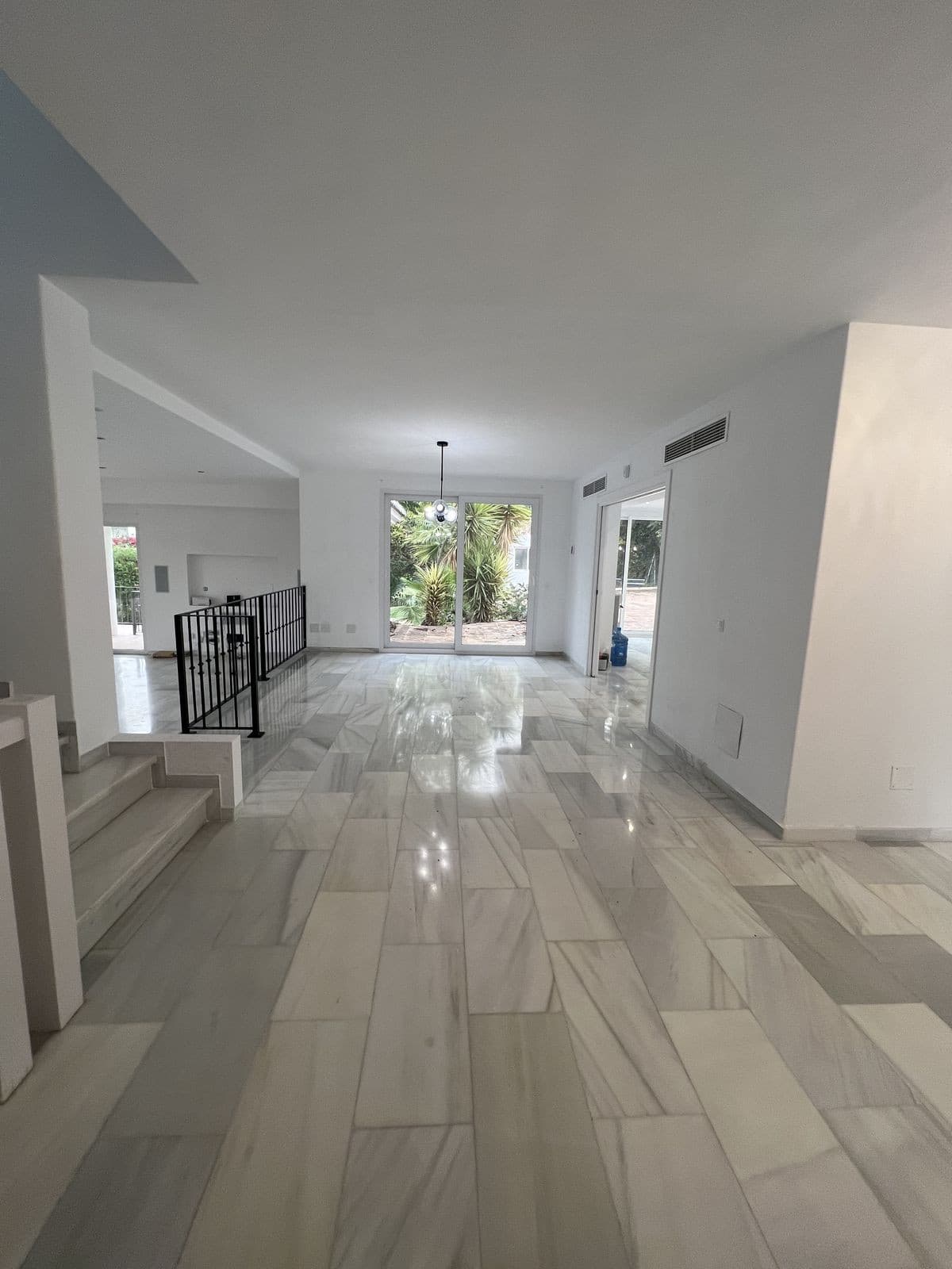 Detached Villa in Nueva Andalucía — photo 3 of 10