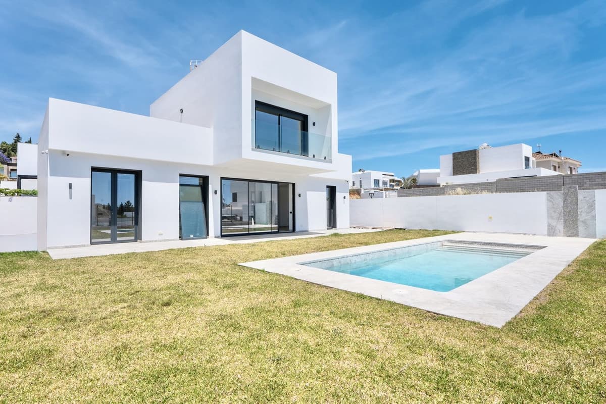 Detached Villa in Sierrezuela — photo 1 of 10