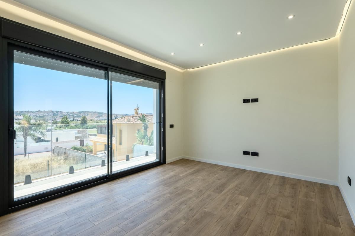 Detached Villa in Sierrezuela — photo 4 of 10