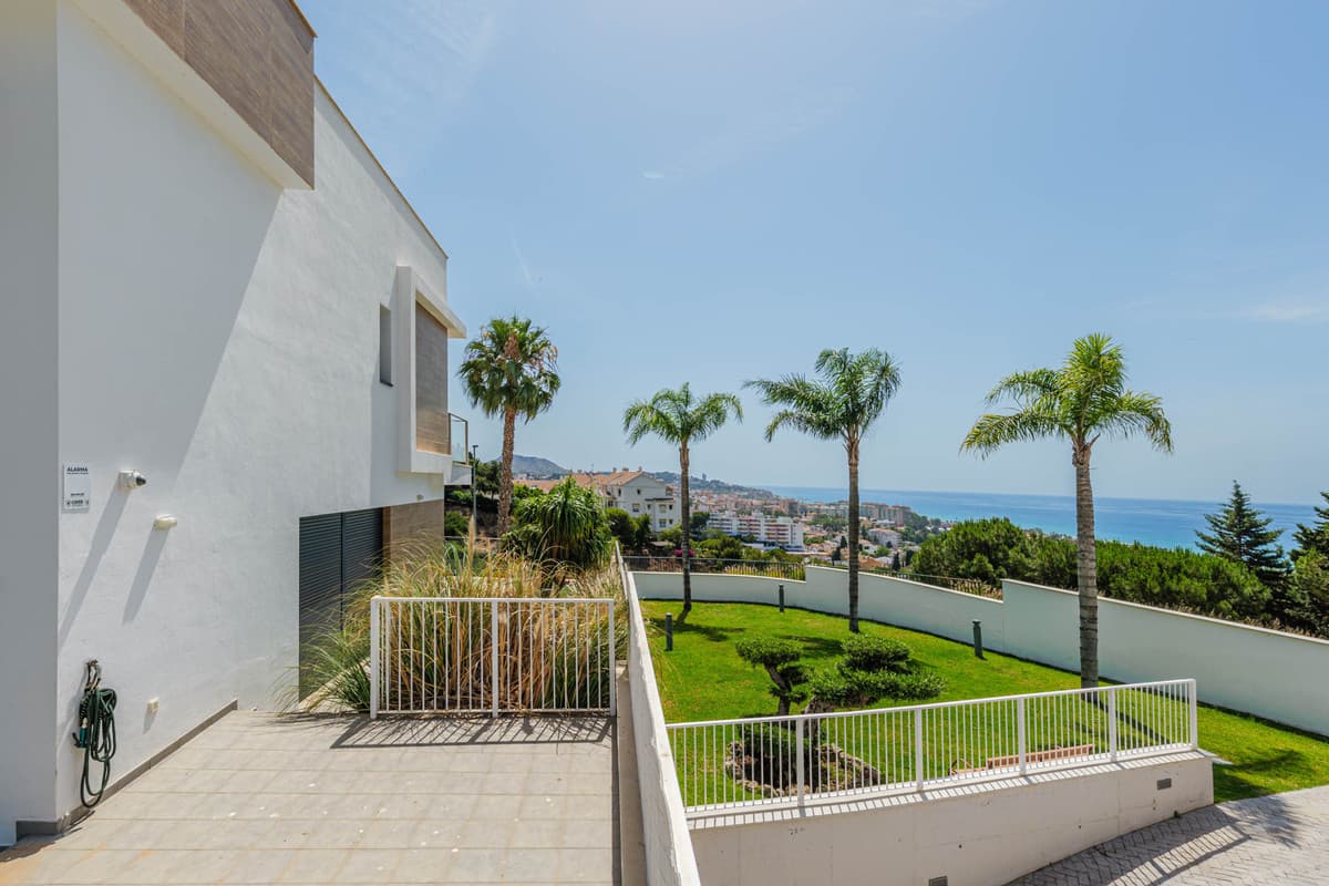 Semi-Detached House in Málaga Este — photo 1 of 10