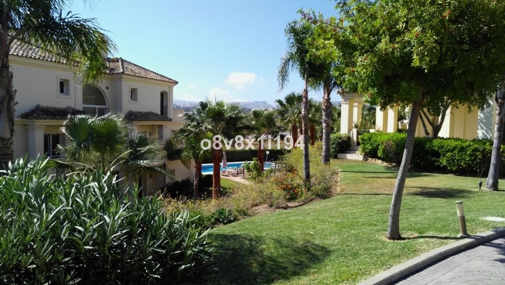 Middle Floor Apartment in Casares — photo 6 of 10