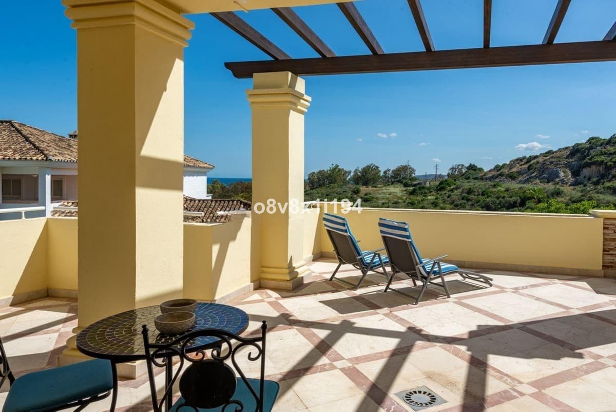 Middle Floor Apartment in Casares — photo 9 of 10