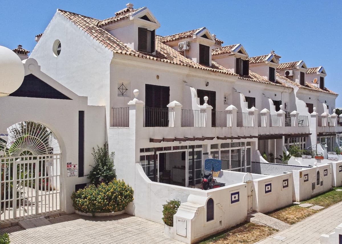 Townhouse in Fuengirola — photo 1 of 10