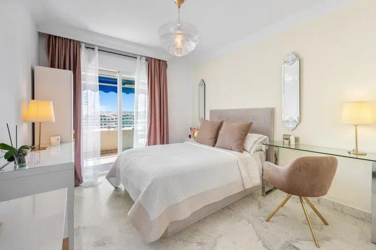 Middle Floor Apartment in Puerto Banús — photo 2 of 10