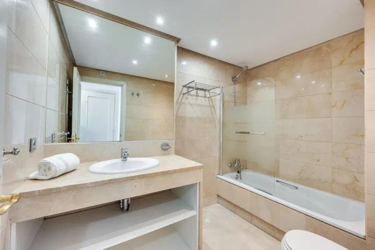 Middle Floor Apartment in Puerto Banús — photo 5 of 10