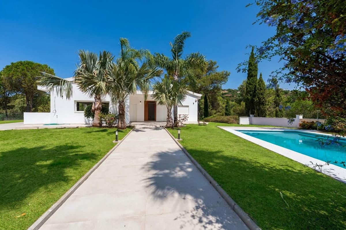 Detached Villa in El Madroñal — photo 1 of 10