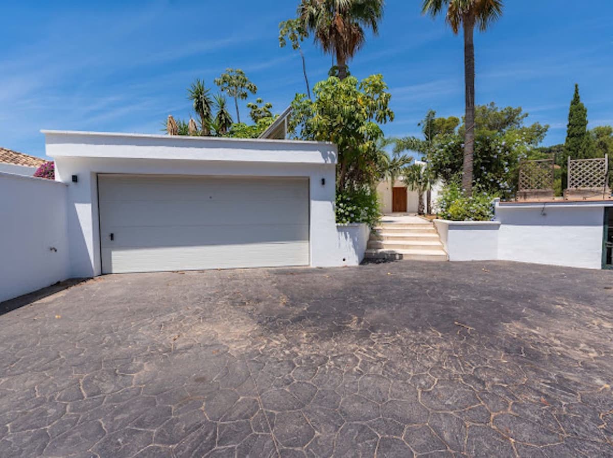 Detached Villa in El Madroñal — photo 2 of 10