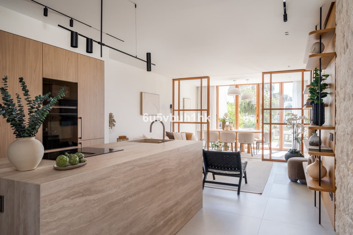 Townhouse in Nueva Andalucía — photo 5 of 10