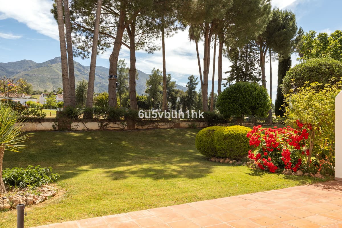 Townhouse in Alhaurín de la Torre — photo 3 of 10