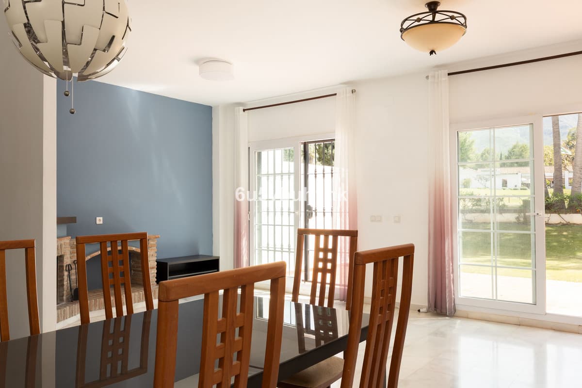 Townhouse in Alhaurín de la Torre — photo 5 of 10